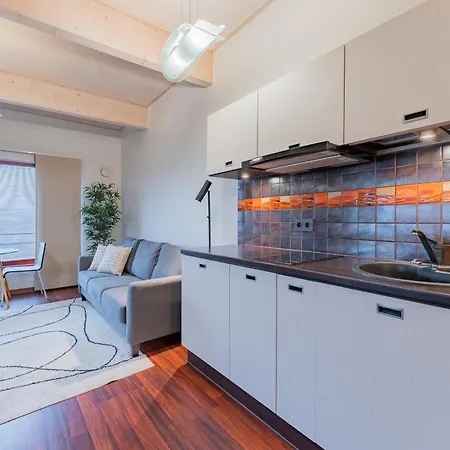 Keskuse Ja Ranna Vaheline In Between The Center&the