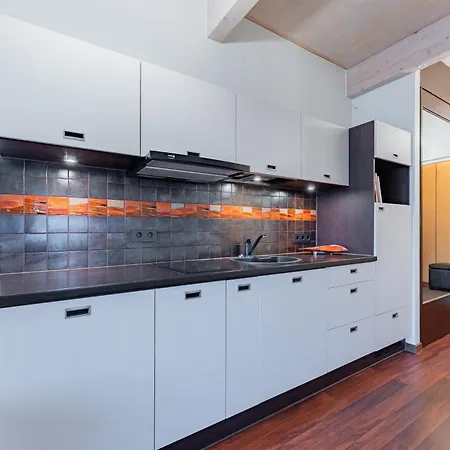 Apartment Keskuse Ja Ranna Vaheline In Between The Center&the Pärnu